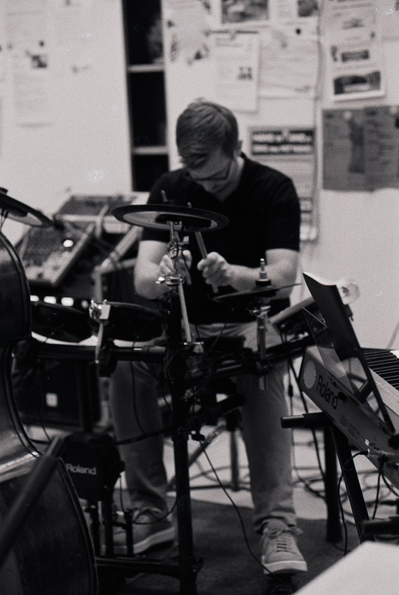 Schlagzeuger am E-Drum-Set